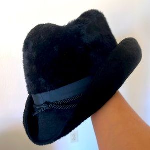 Gwenn Pennington exclusive empress felt/fur like hat black